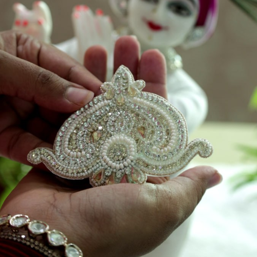 Silver White Stone Thakur ji Tipara