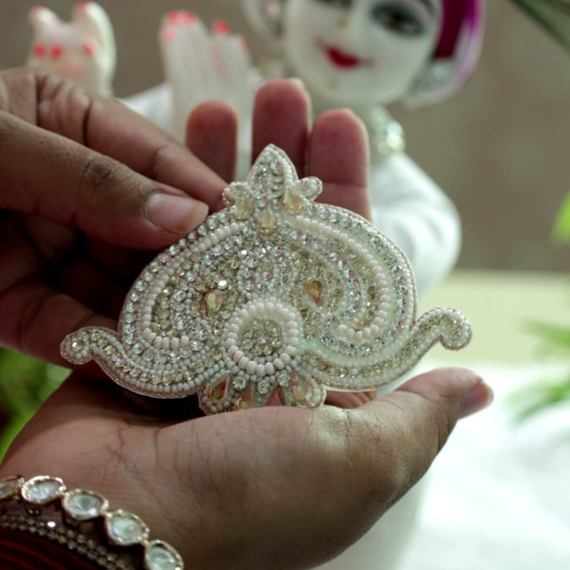 Silver White Stone Thakur ji Tipara